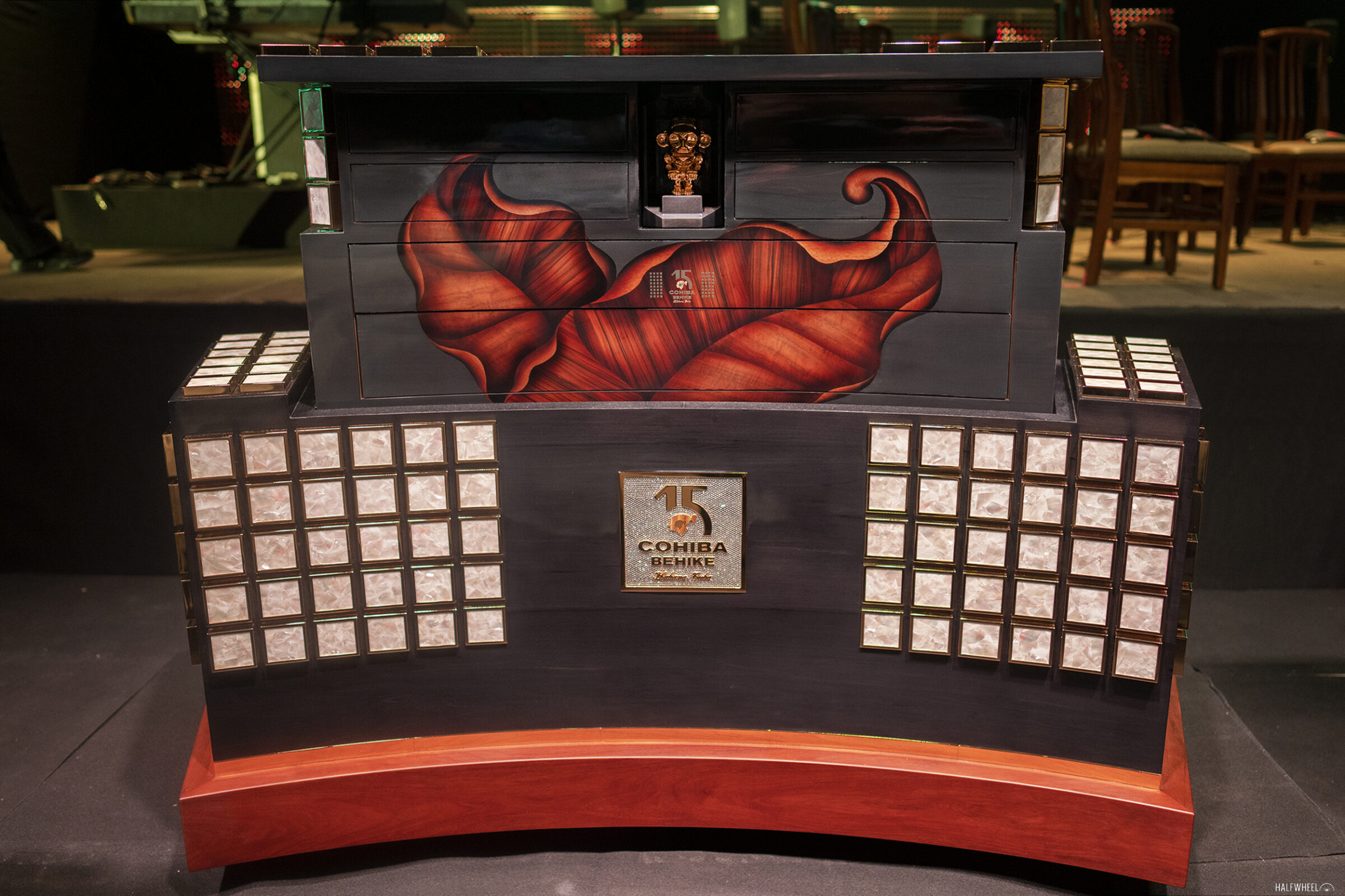 Behike phá kỷ lục Humidor được bán với giá gần 5 triệu đô la tại Cuba